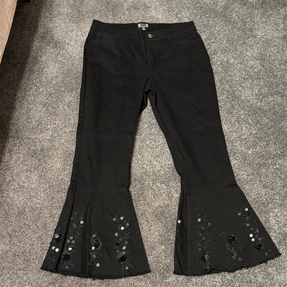 AZI dark Black Embroidered sequin Flare cropped jeans. Size 10. Worn once